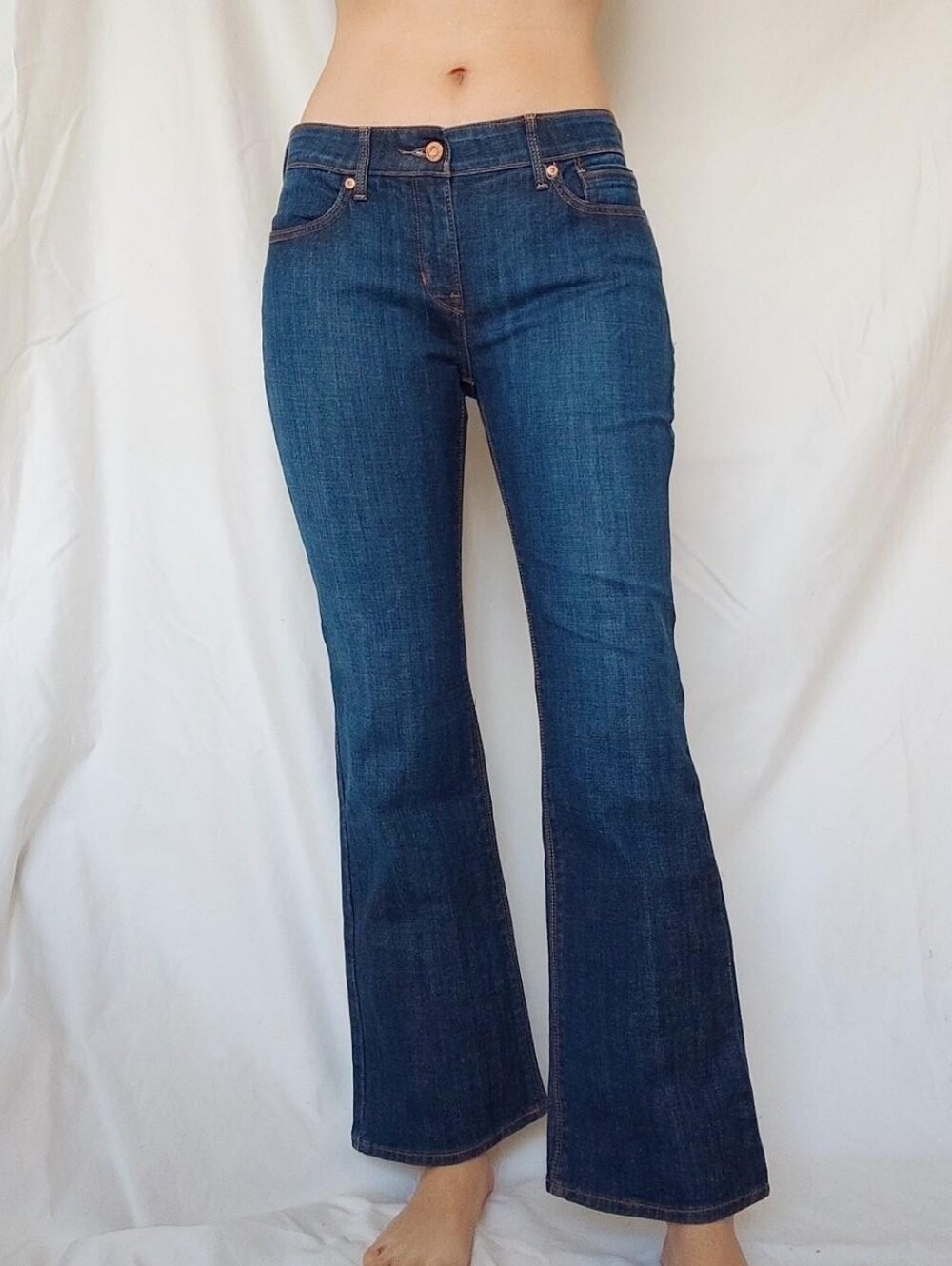 Levi's Dark Wash Mid Rise Boot Cut Flared Jeans - Picture 2 of 3